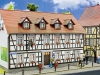 Busch (H0): „500 Jahre deutsches Reinheitsgebot“ – ein guter Grund für die Nachbildung einer historischen Brauerei nach Zwingenberger Vorbild.
